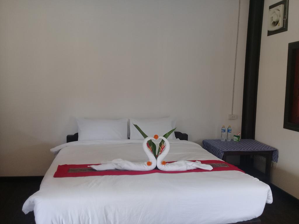 Thongdam Guesthouse บ้านออ ภายนอก รูปภาพ