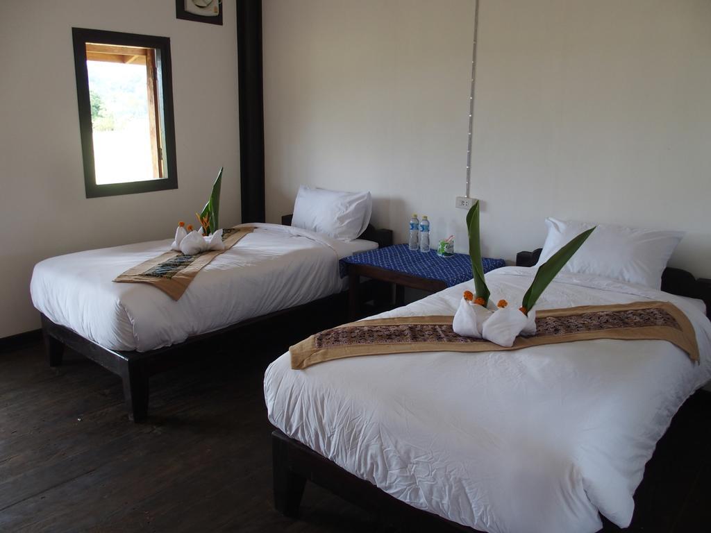 Thongdam Guesthouse บ้านออ ภายนอก รูปภาพ